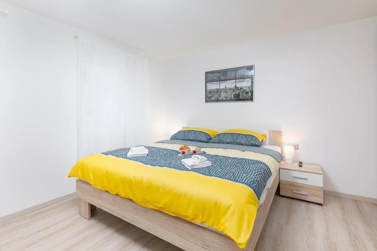 Apartment Ena Near Pula Amphitheater 0*,  クロアチア