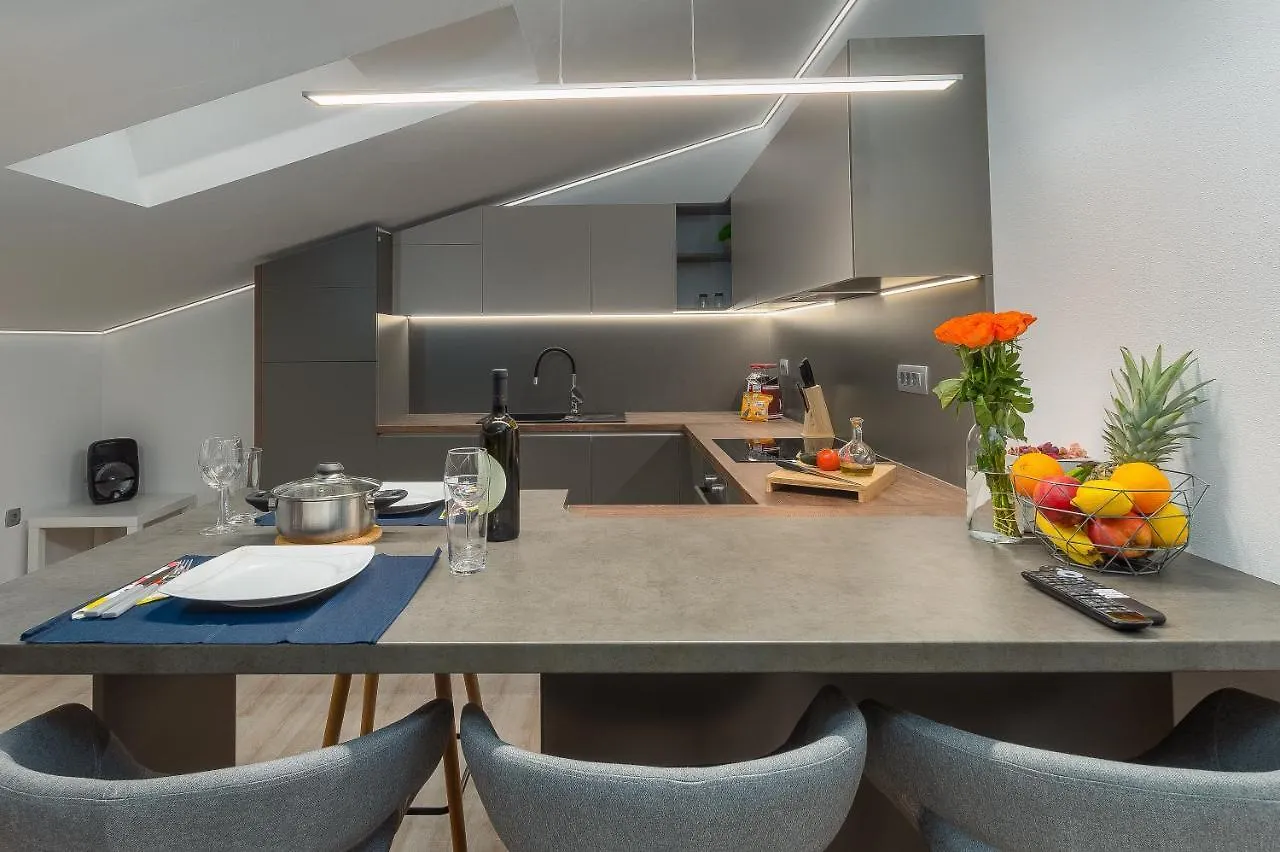 Vikendica Apartment Ena Near Pula Amphitheater
