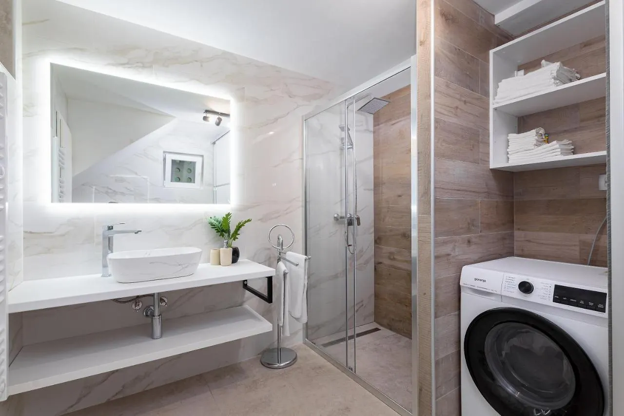 Apartment Ena Near Pula Amphitheater Vikendica